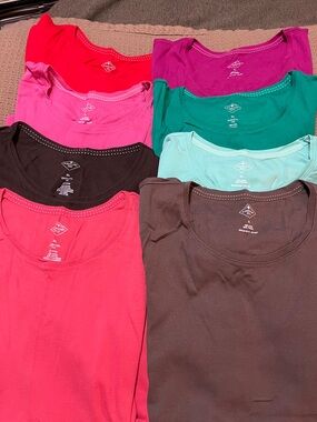 8 Women’s St. John's Bay Scoop Neck Tees—Size XL
